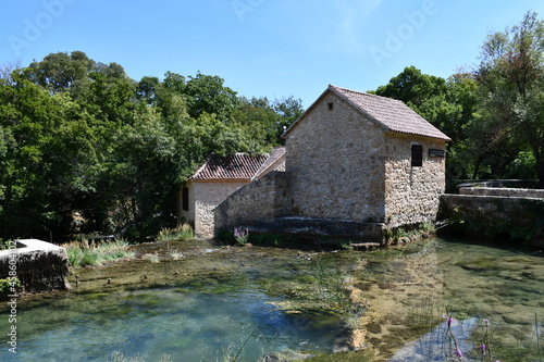 Visite du Parc National de Krka, près de Split. Cours d'eau, Cascade, promenade dans les bois et dans la nature.