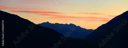 Abend über den Bergen des Villnosstalls photo