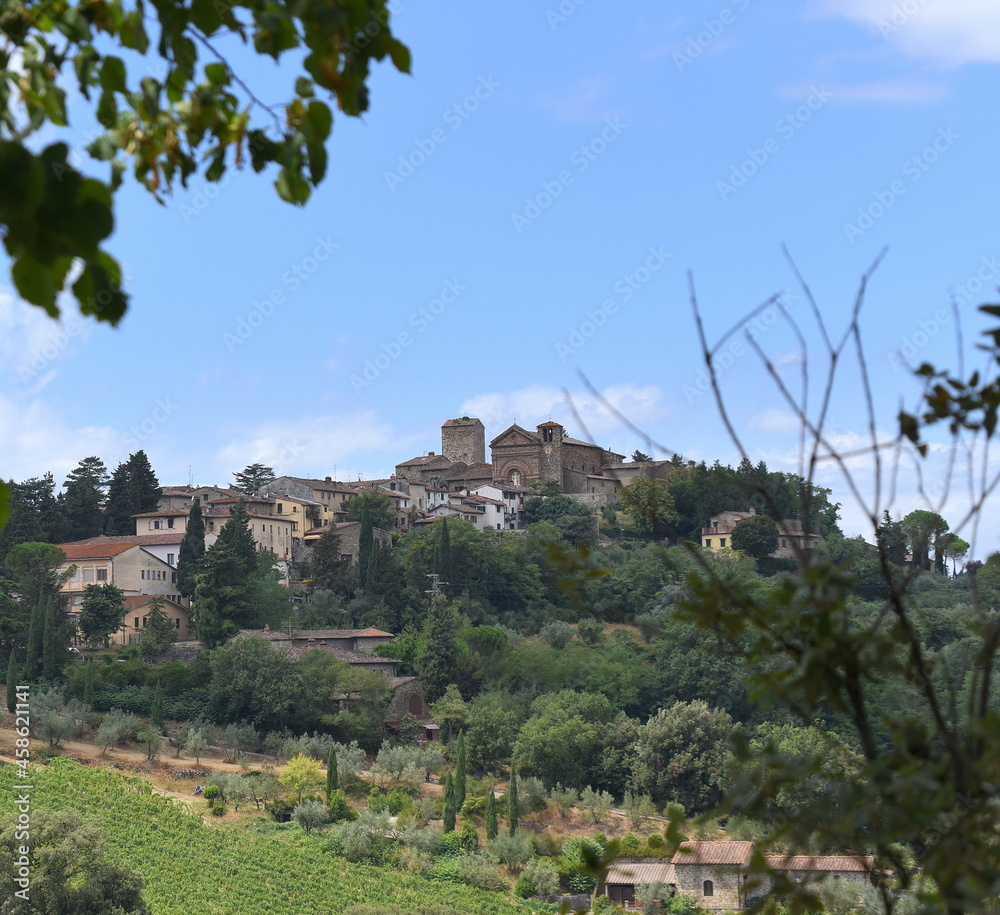 Castello di Panzano in Chianti auf einem kleinen Hügel