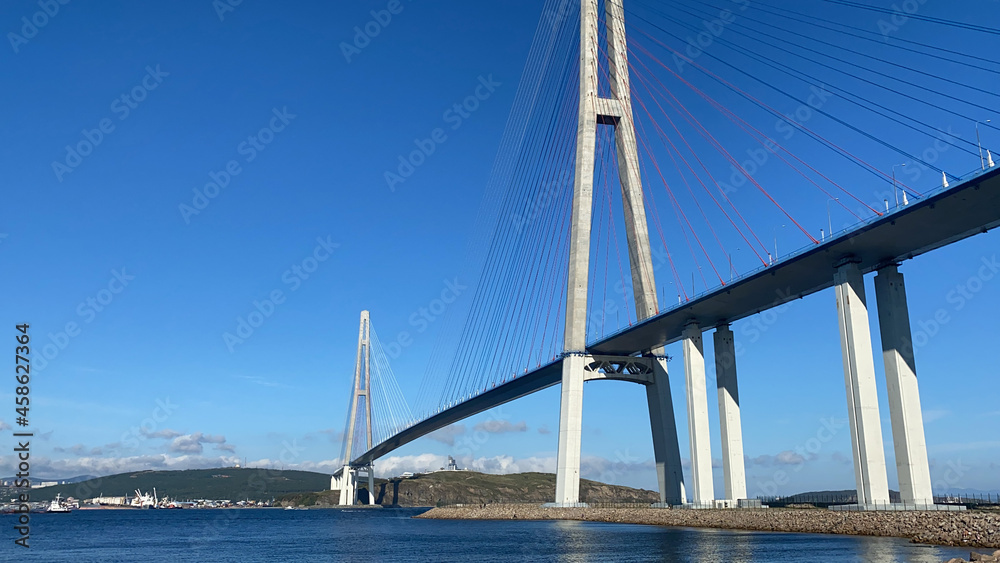 Obraz premium seascape with a view of the Russian bridge. Vladivostok
