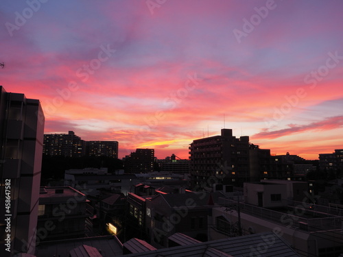 住宅街の夕焼け空