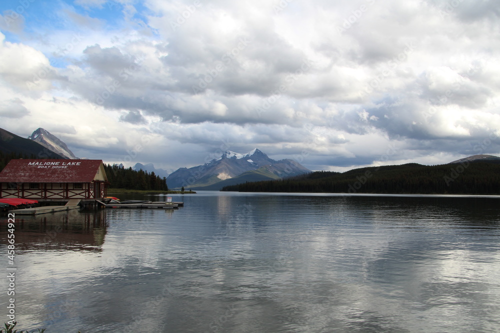 Fototapeta premium September Clouds Over Maligne Lake, Jasper National Park, Alberta 