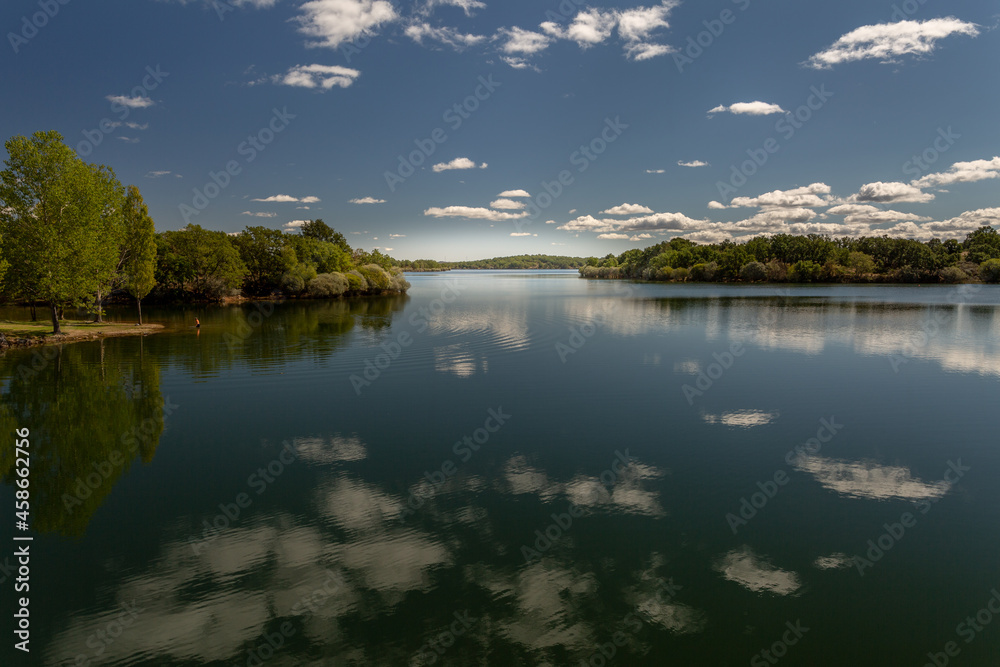 Obraz premium Reservoir and forests from Playa de Valparaíso, Zamora, Spain.