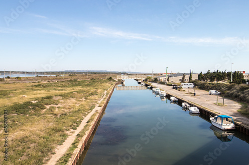 Wallpaper Mural Port La Nouvelle , son port de plaisance et ses canaux Torontodigital.ca