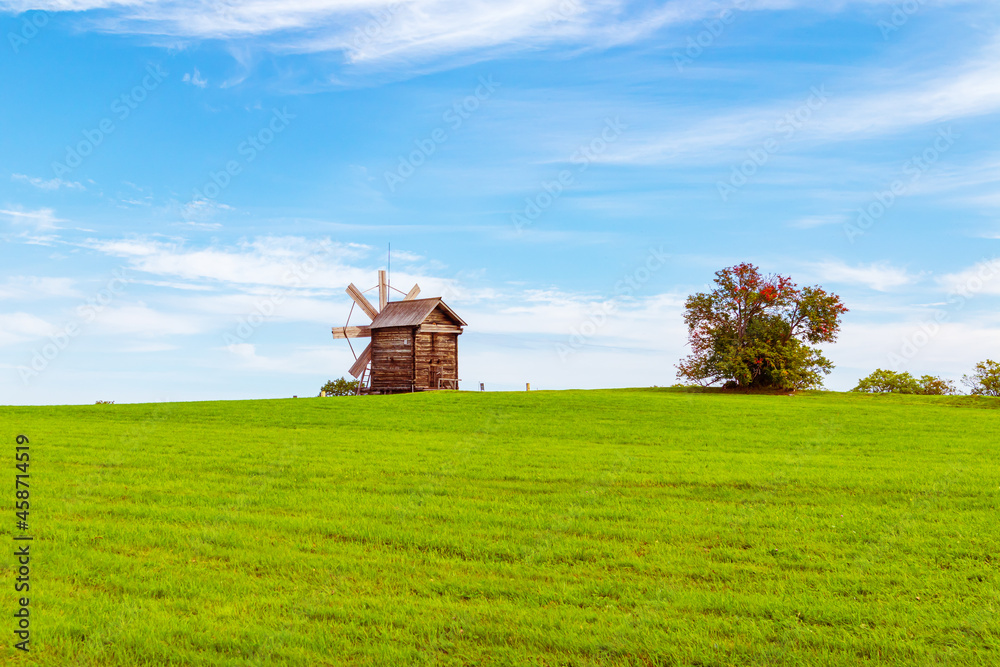 Obraz premium Open air museum Kizhi. Monuments of wooden architecture: churches and windmill.