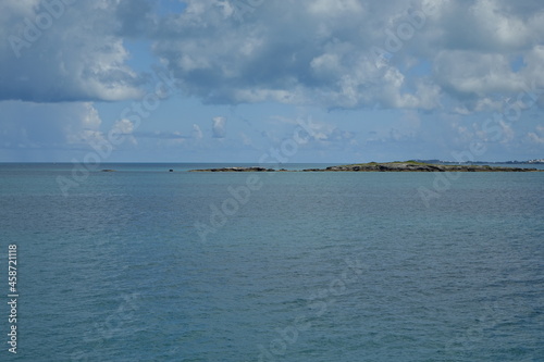 Tropical coastal scence from the waterside, Great Sound, Bermuda  © Jens