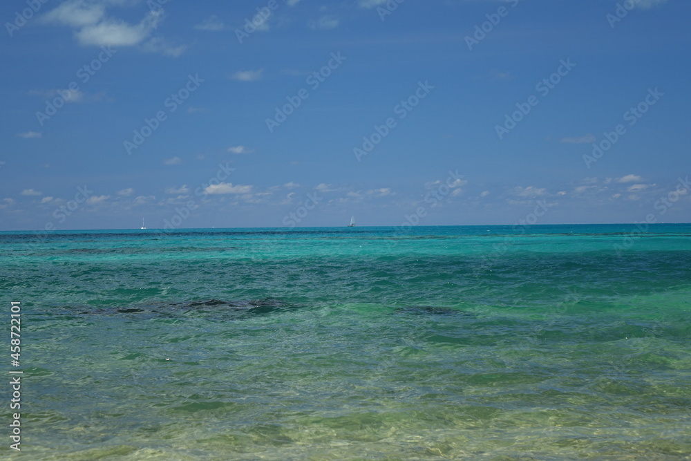 Scenic view on the turquois Atlantic Ocean, Bermuda
