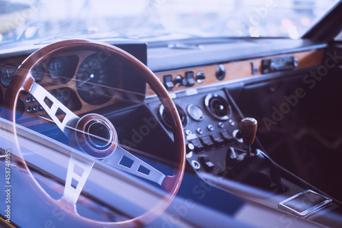 vintage race car steering wheel © Léopold