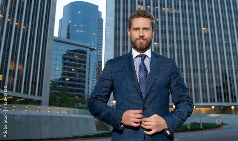 smiling businessman in formalwear outside the office, copy space, confidence