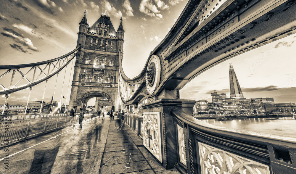 Obraz premium Vintage scene of Tower Bridge, London