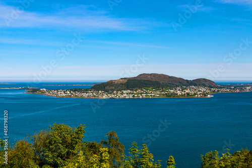 Ålesund in summer, view of the city from the observation deck on Mount Axla © smaliariryna