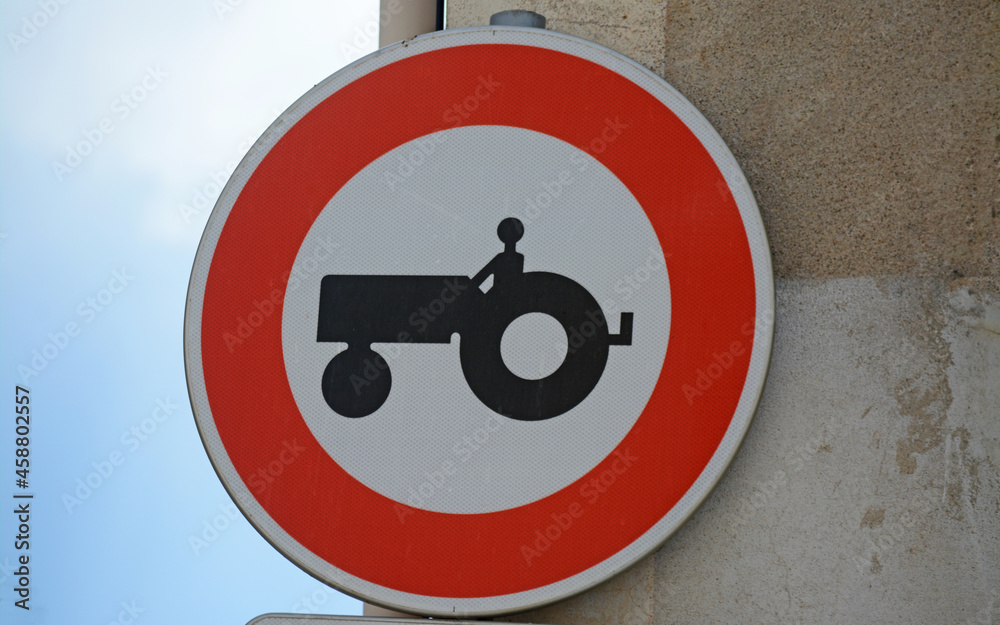 Panneau Sens Interdit Aux Engins Agricoles Stock Photo Adobe Stock