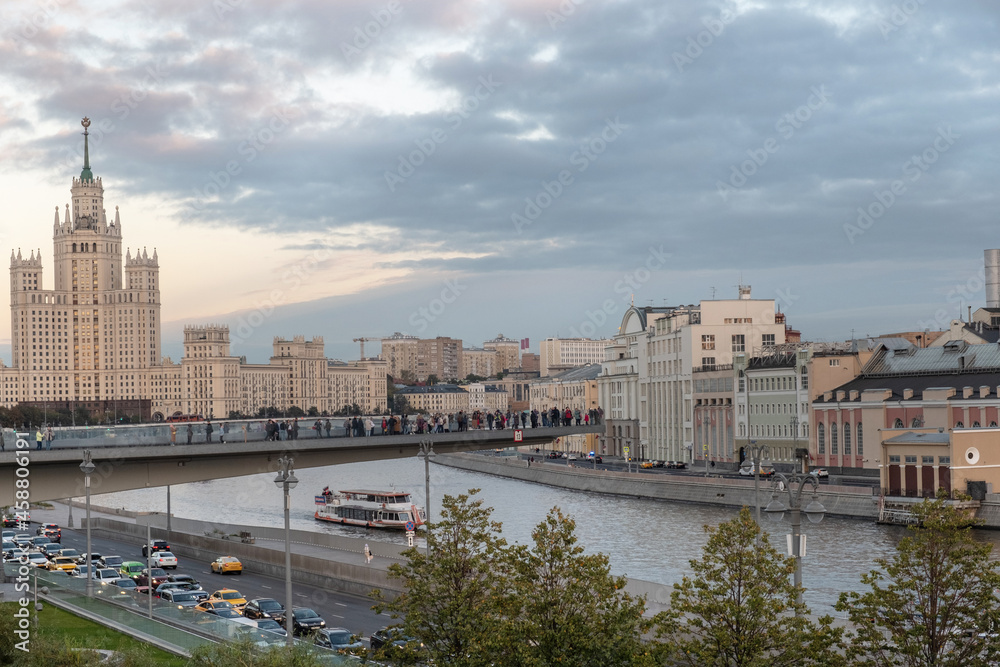 Obraz premium View of the moscow river at sunset time