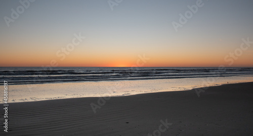 Amanecer en la playa de Mar del Tuyu