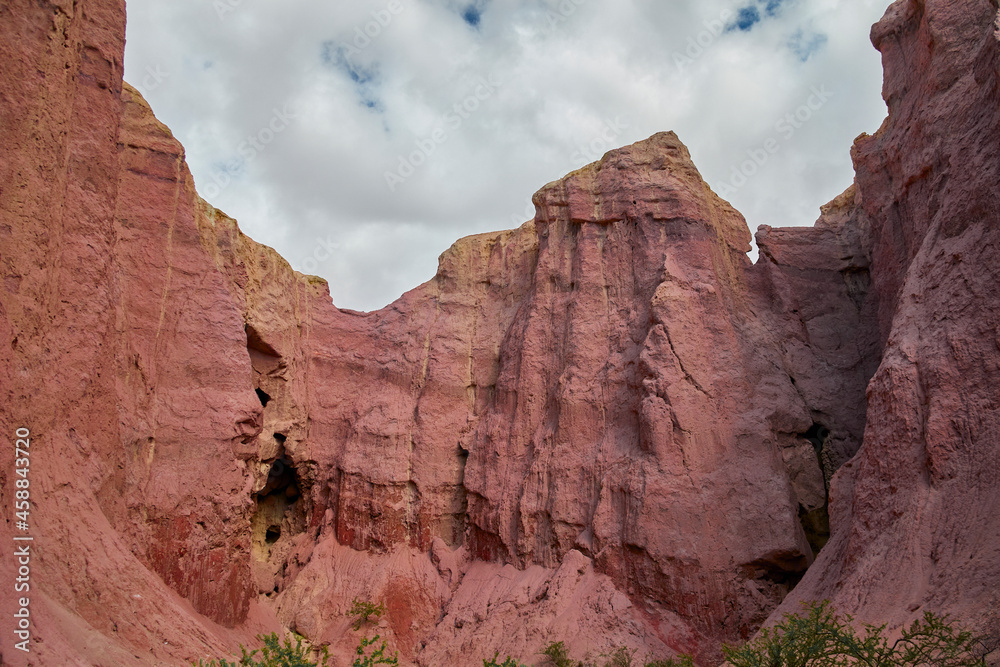 Fototapeta premium Erosión de picos valles calchaquies
