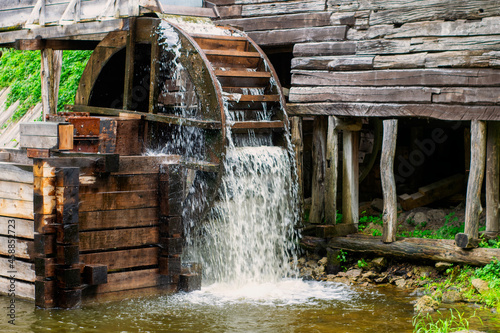 Obraz na płótnie Old water mill, mill wheel on the river