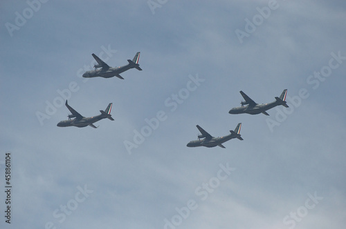 aviones en desfile aéreo 