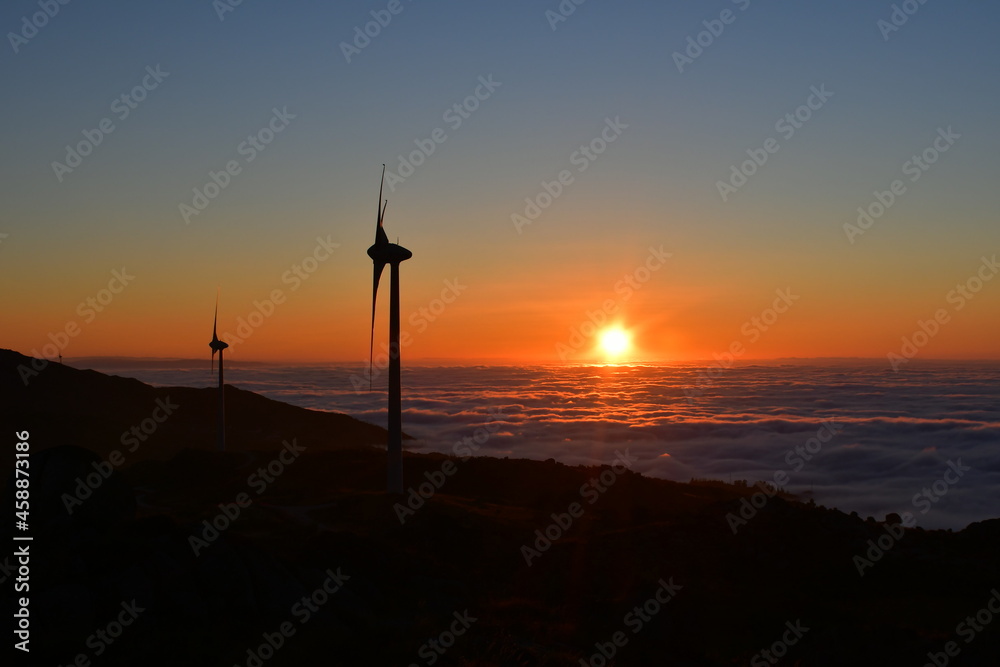 coucher de soleil sur l’éolien coucher de soleil sur l’éolien
