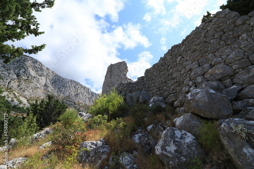 Ruins of the Gradina fortress in Croatia © macherstudio.pl