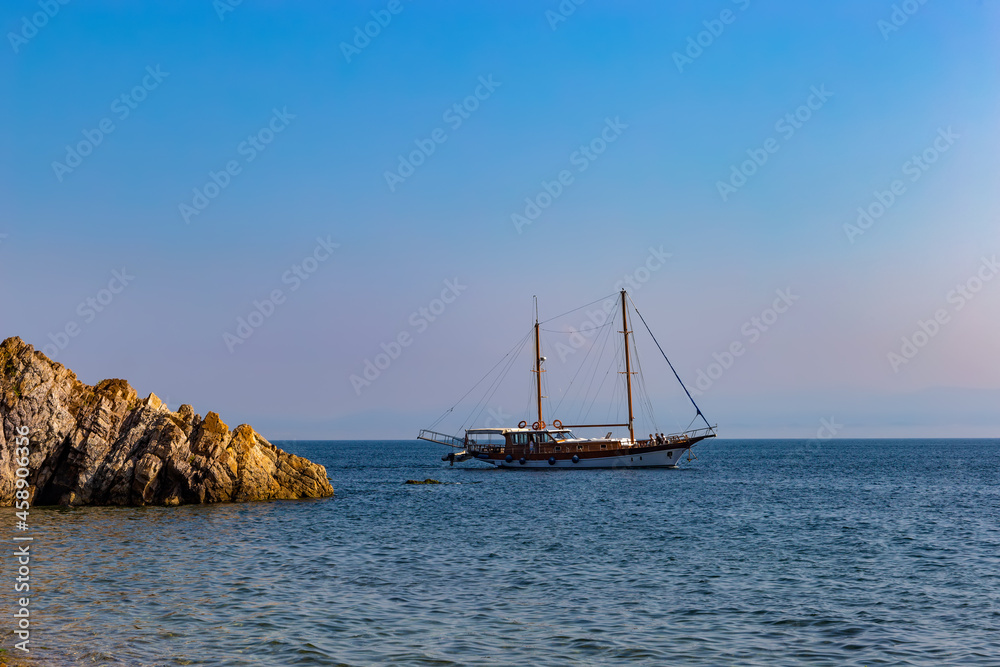 Fototapeta premium Sailing yacht in a sea