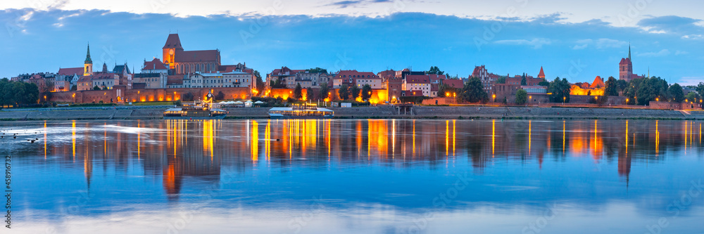 Obraz na płótnie Evening panorama of Old Town of Torun seen from the Vistula, Poland w salonie