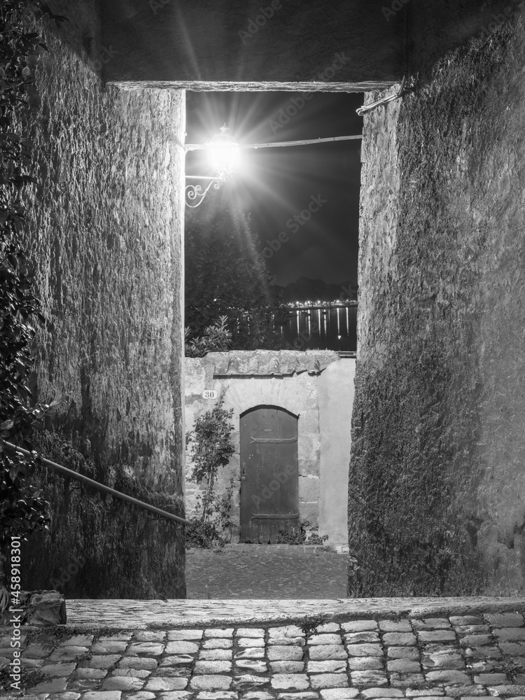 Fototapeta premium night shoot with street lighter in frame of wall in italian city