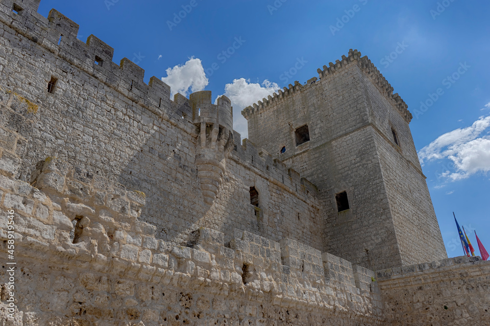 Castillo del municipio de Portillo en la provincia de Valladolid, España