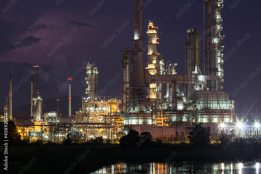 Fototapeta premium refinery twilight