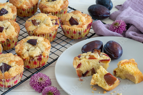 plum muffins with crumble, plate and cake rack