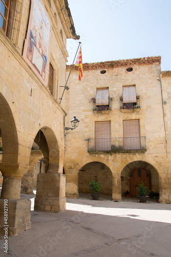 Fototapeta Naklejka Na Ścianę i Meble -  Church Square; Horta de Sant Joan; Tarragona
