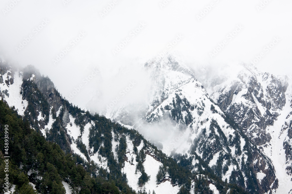 Obraz premium 黒部立山アルペンルート 雪山 弥陀ヶ原 立山室堂平 立山 大観峰 黒部平