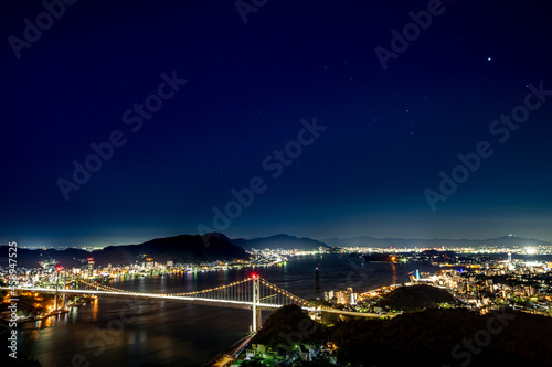 関門海峡と関門橋の夜景