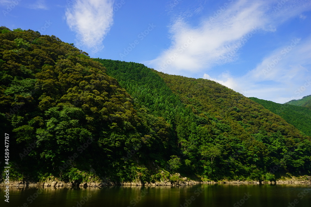 Fototapeta premium Shimanto River Valley in Kochi, Shikoku, Japan - 日本 四国 高知 四万十川 
