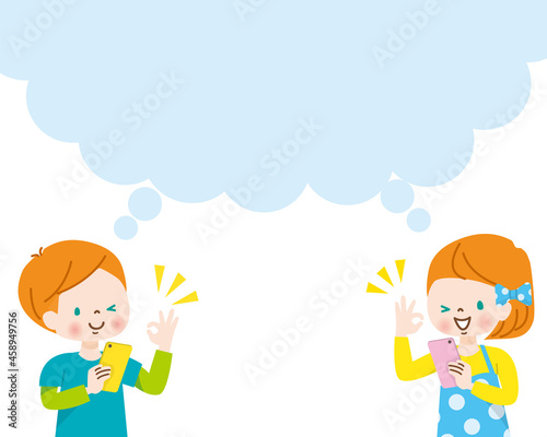 スマホで話している笑顔の欧米の子供たち