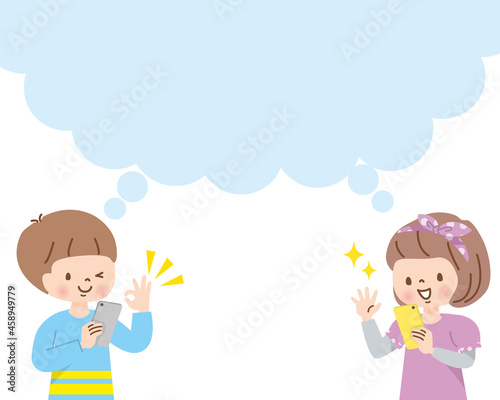 スマホで話している笑顔の子供たち