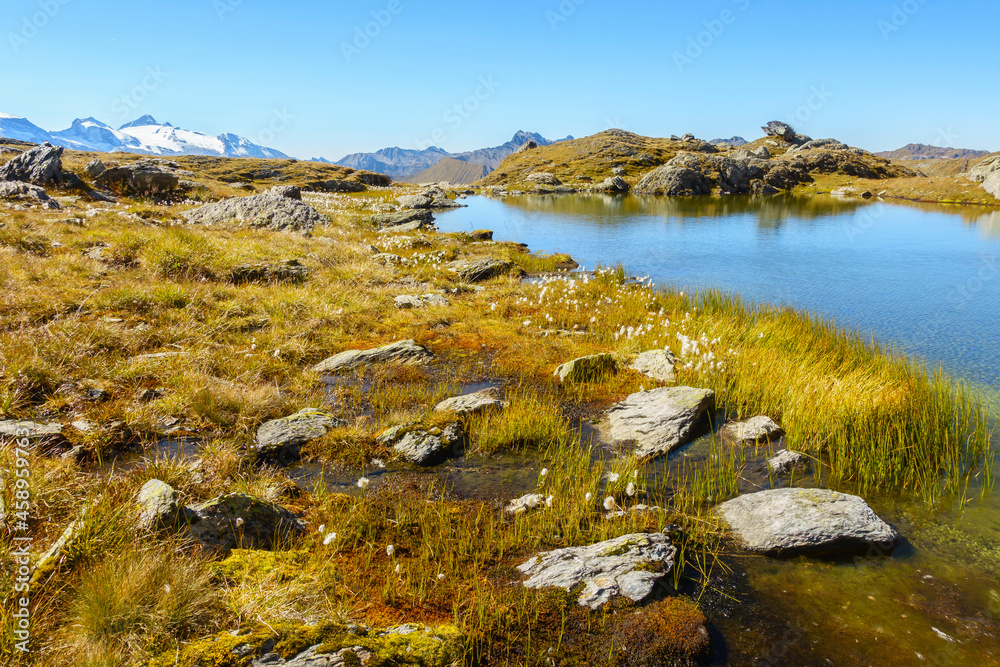 Herbstfarben am Bergsee im Zillertal