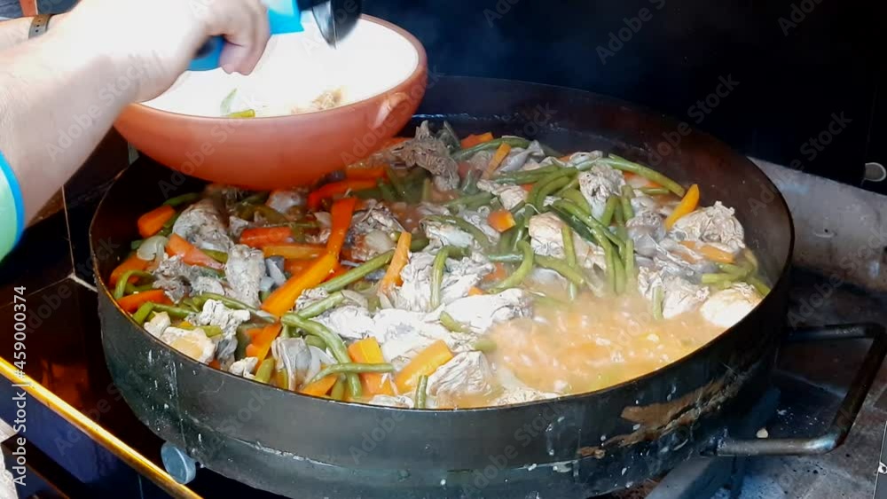Preparando un delicioso pollo al disco.