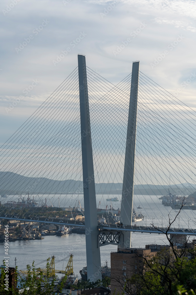 Obraz premium Urban landscape with a view of the Golden Bridge. Vladivostok, Russia