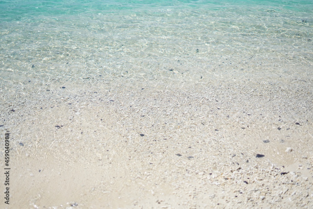 浅瀬の美しい白い砂浜のクローズアップ 浅瀬の美しい白い砂浜のクローズアップ