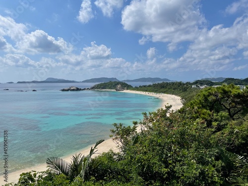 沖縄の美しい島嶼の風景 © gypsyhirano