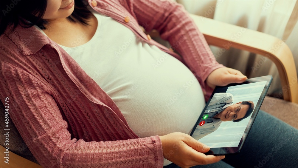 Φωτογραφία Doctor telemedicine service online video with pregnant woman for prenatal care