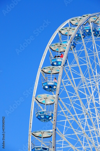 Minimalist capture of the Ferris wheel of Bordeaux, France 