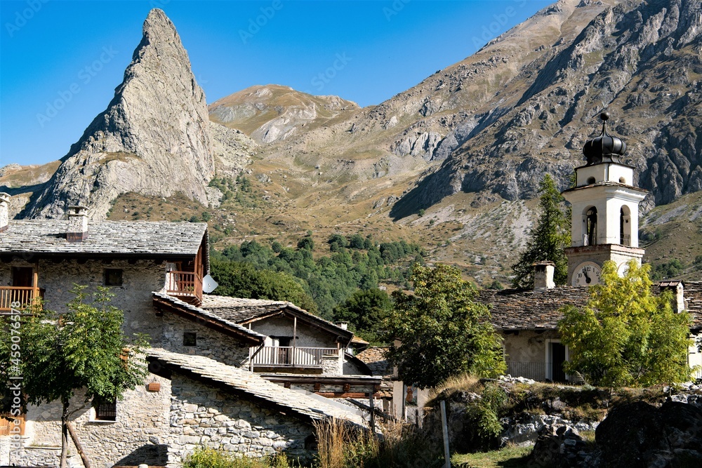 Das 1615 Meter hoch gelegene Bergdorf Chiappera - Der letzte, schön gelegene Ort im Val Maira ist bei Wanderern, Mountainbikern und Kletterern gleichermaßen beliebt