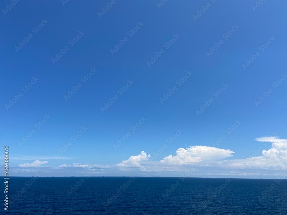 beautiful sea and sunny sky with clouds