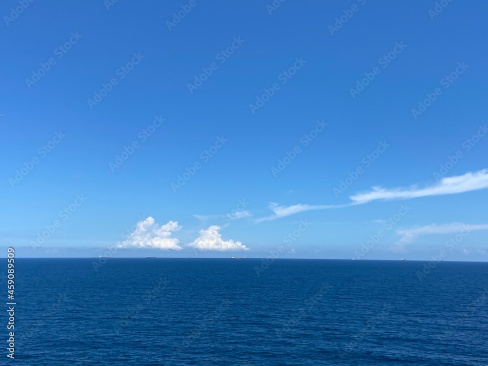 beautiful sea and sunny sky with clouds