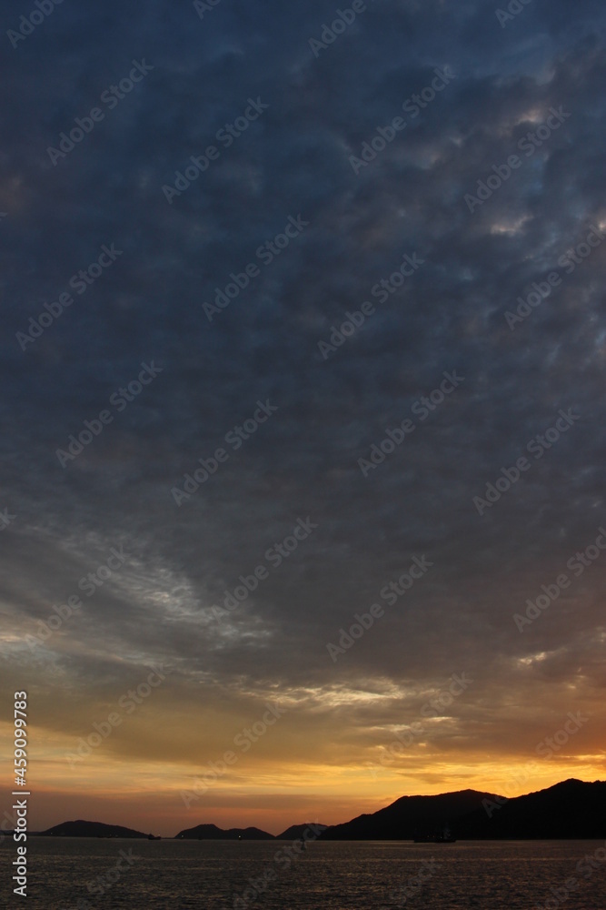 SDGs地球環境!山口県周南市のコンビナートと瀬戸内海の夕日 SDGs地球環境!山口県周南市のコンビナートと瀬戸内海の夕日