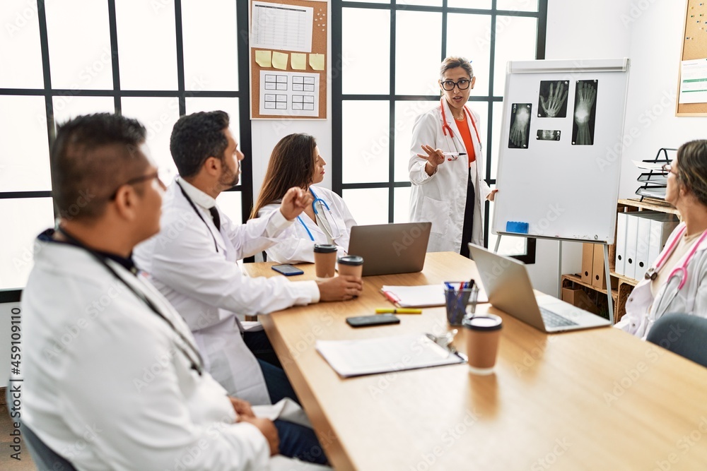 Obraz premium Group of hispanic doctor discussing in a medical meeting at the clinic office.