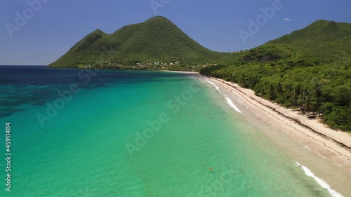 La plage du Diamant , en Martinique, survolée en drone, pendant le confinement.
