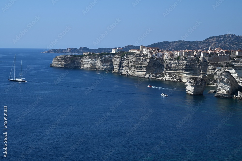Vue générale de Bonifacio avec la mer Méditerranée