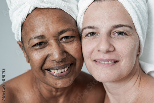 Multiracial women doing beauty day together - Mature people with different skin colors looking on camera